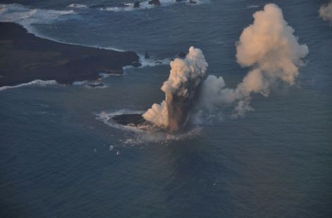 dnews-files-2013-11-japan-volcano-island-2-jpg.jpg dnews-files-2013-11-japan-volcano-island-2-jpg.jpg